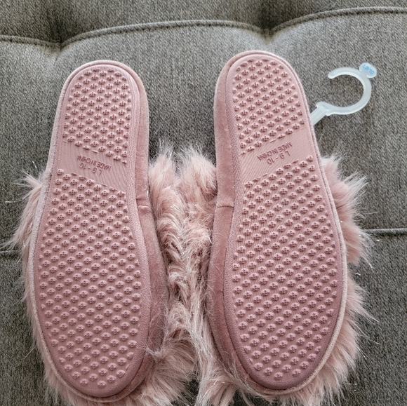 New Pink Furry Slippers Size 9/10 - Picture 2 of 3